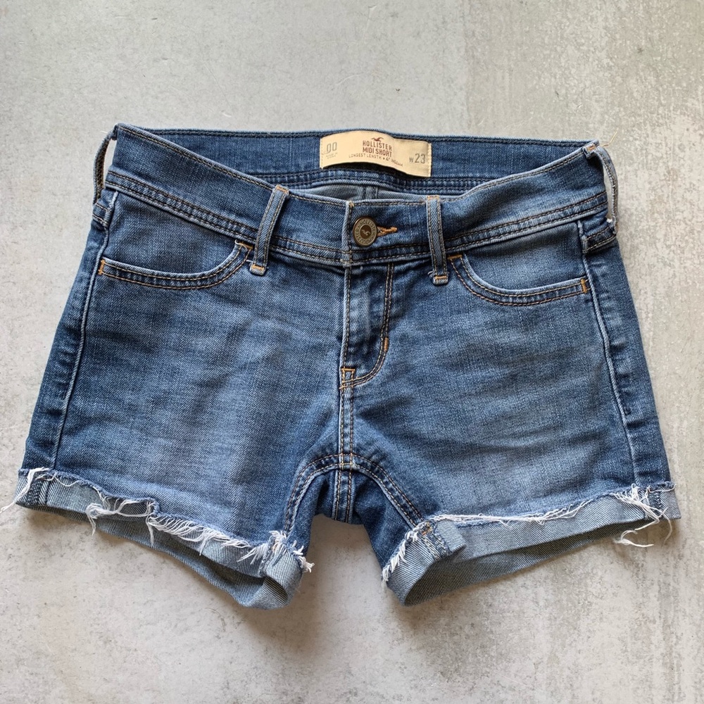 HOLLISTER • denim shorts